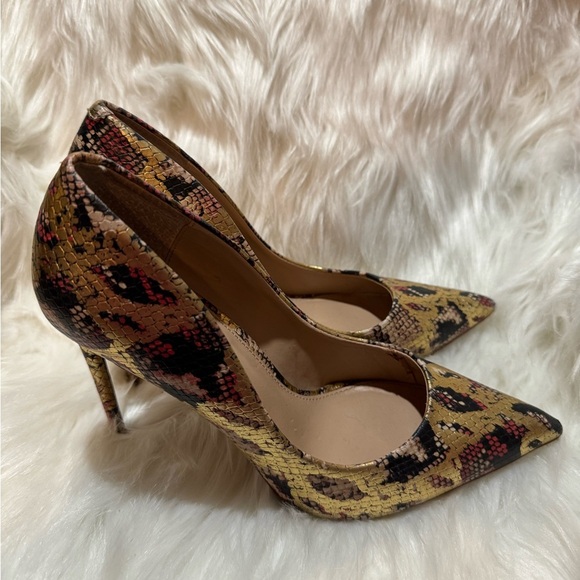 Steve Madden Gold and Black Snakeskin Women's Heels - Picture 3 of 7